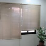 Serviço profissional de instalação de persiana, garantindo fixação segura, funcionamento suave, alinhamento perfeito e valorização da decoração de qualquer ambiente."