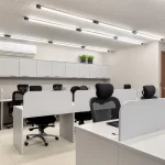 Montagem de balcão de atendimento em L com estrutura firme por montador de móveis RJ