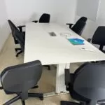 montagem de mesa de escritório