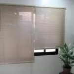 Serviço profissional de instalação de persiana, garantindo fixação segura, funcionamento suave, alinhamento perfeito e valorização da decoração de qualquer ambiente."